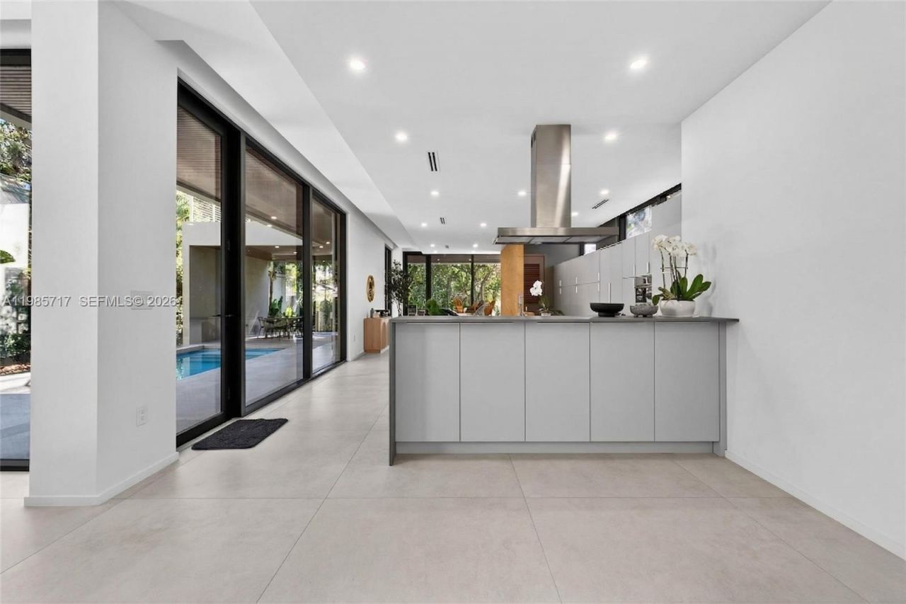 234 SW 22nd Rd , Miami, FL 33129 Photo