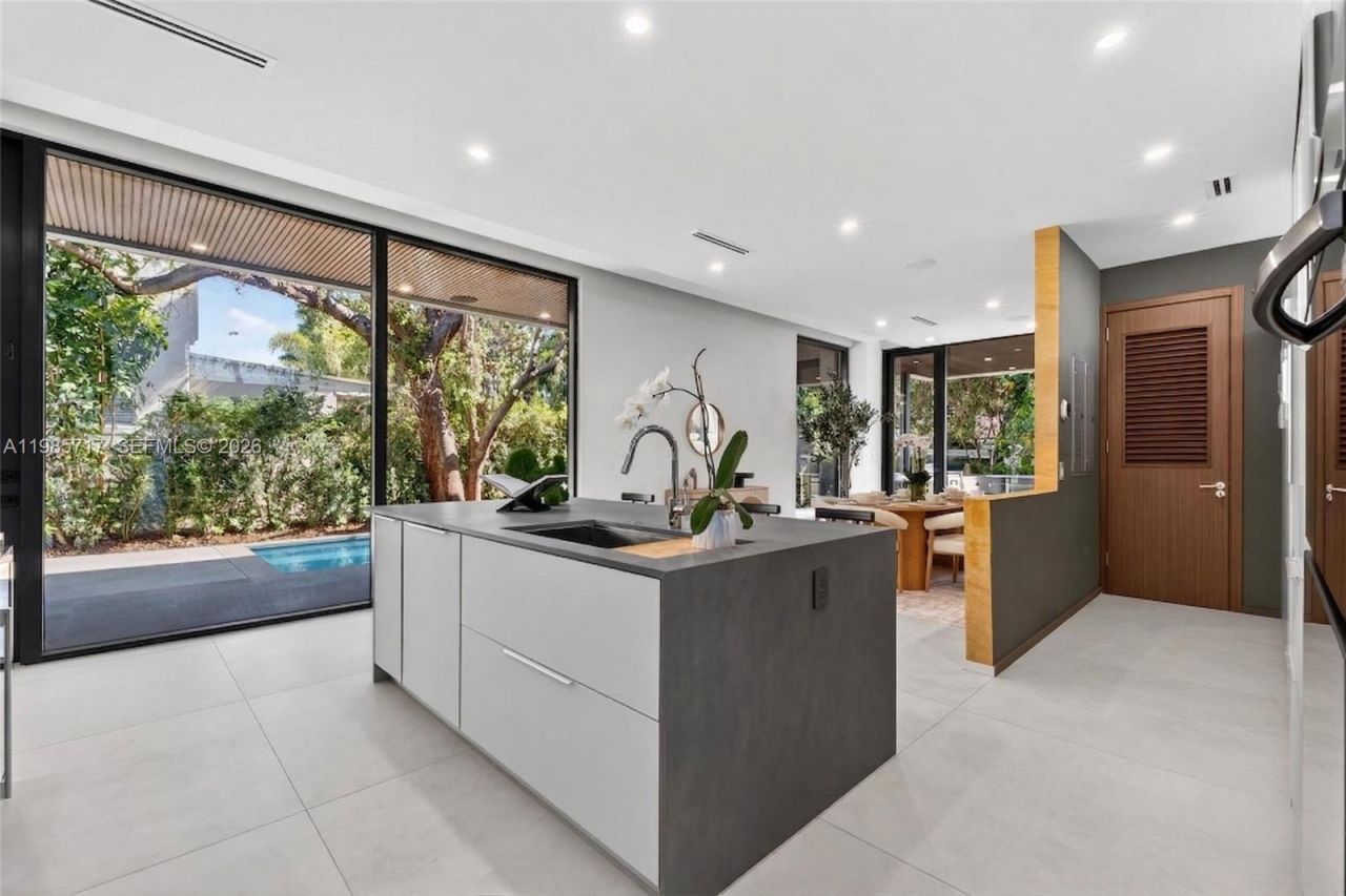 234 SW 22nd Rd , Miami, FL 33129 Photo