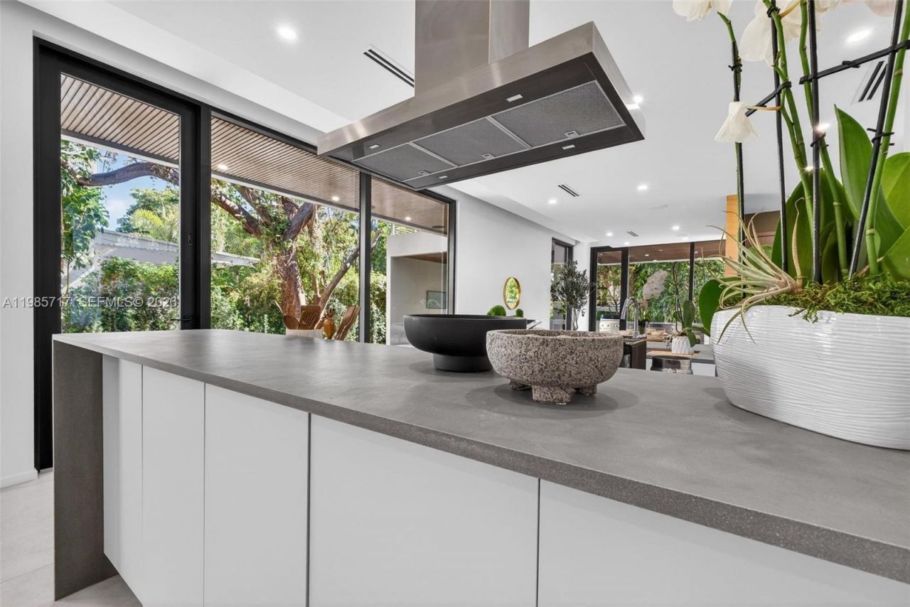 234 SW 22nd Rd , Miami, FL 33129 Photo