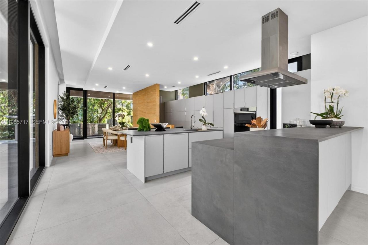 234 SW 22nd Rd , Miami, FL 33129 Photo