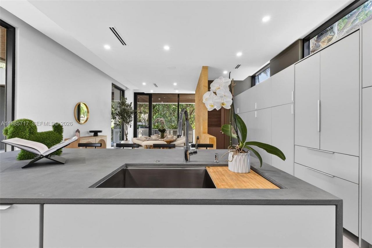 234 SW 22nd Rd , Miami, FL 33129 Photo