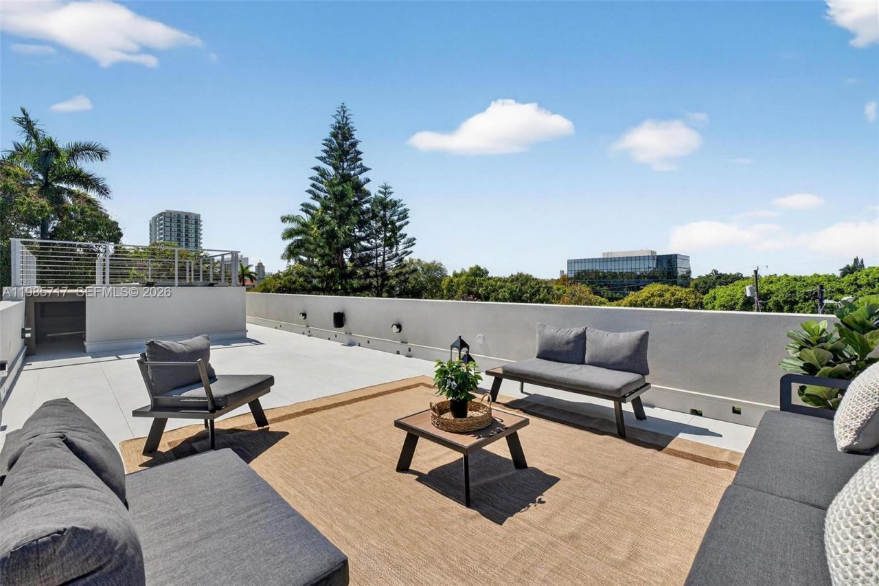 234 SW 22nd Rd , Miami, FL 33129 Photo