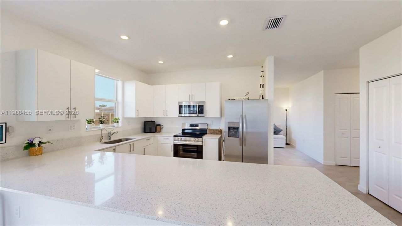 2333 SE 28th Ct , Homestead, FL 33035 Photo