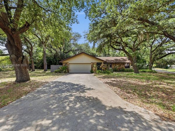 1625 Sunkist Way, Fort Myers, FL 33905