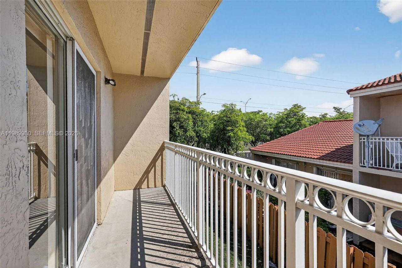 6802 NW 166th Ter, Unit 602, Miami Lakes, FL 33014 Photo