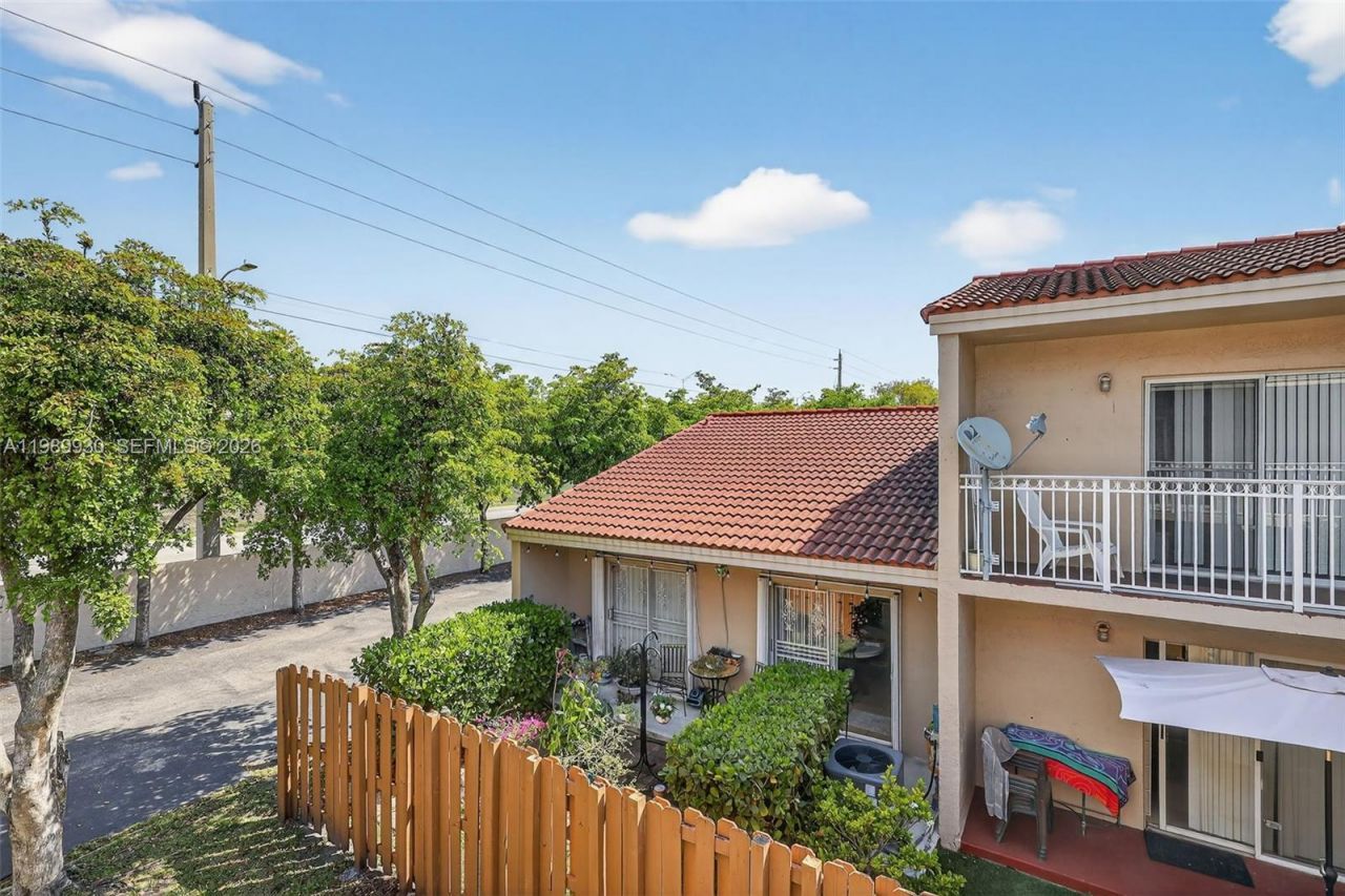 6802 NW 166th Ter, Unit 602, Miami Lakes, FL 33014 Photo