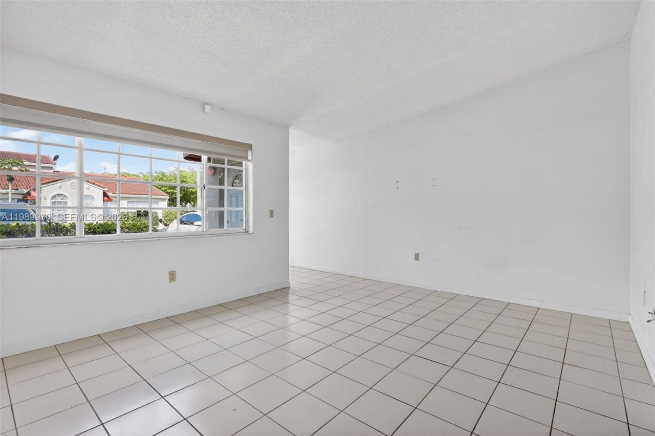 6802 NW 166th Ter, Unit 602, Miami Lakes, FL 33014 Photo