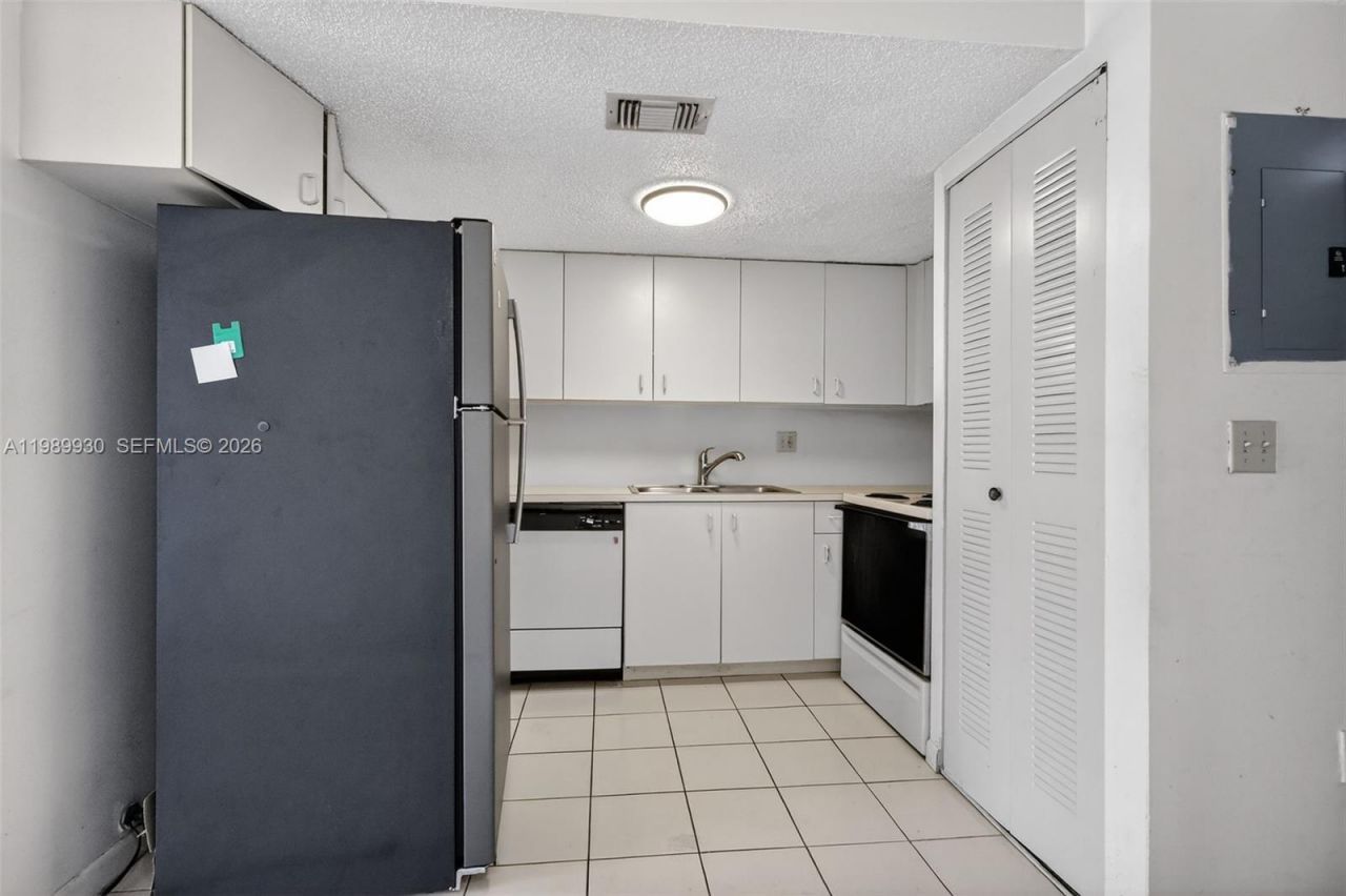 6802 NW 166th Ter, Unit 602, Miami Lakes, FL 33014 Photo