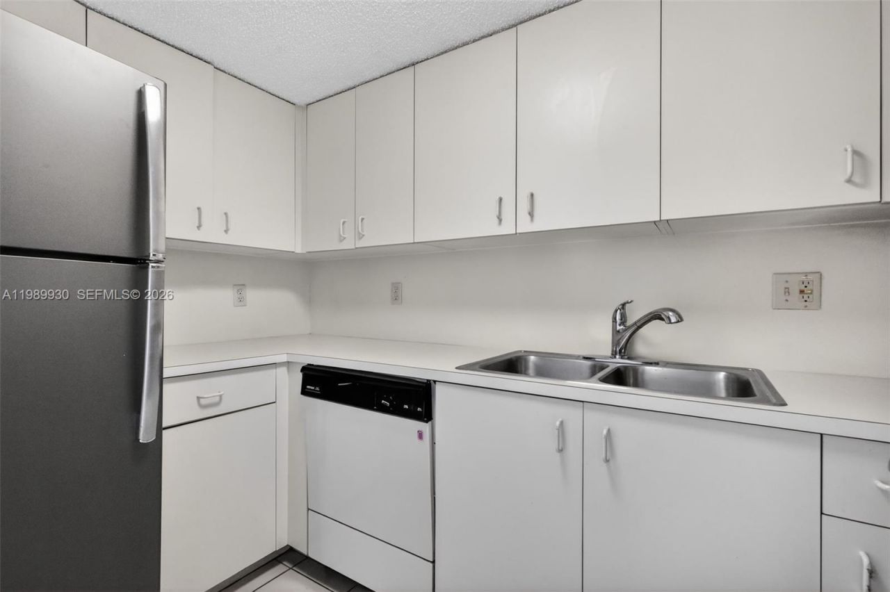 6802 NW 166th Ter, Unit 602, Miami Lakes, FL 33014 Photo