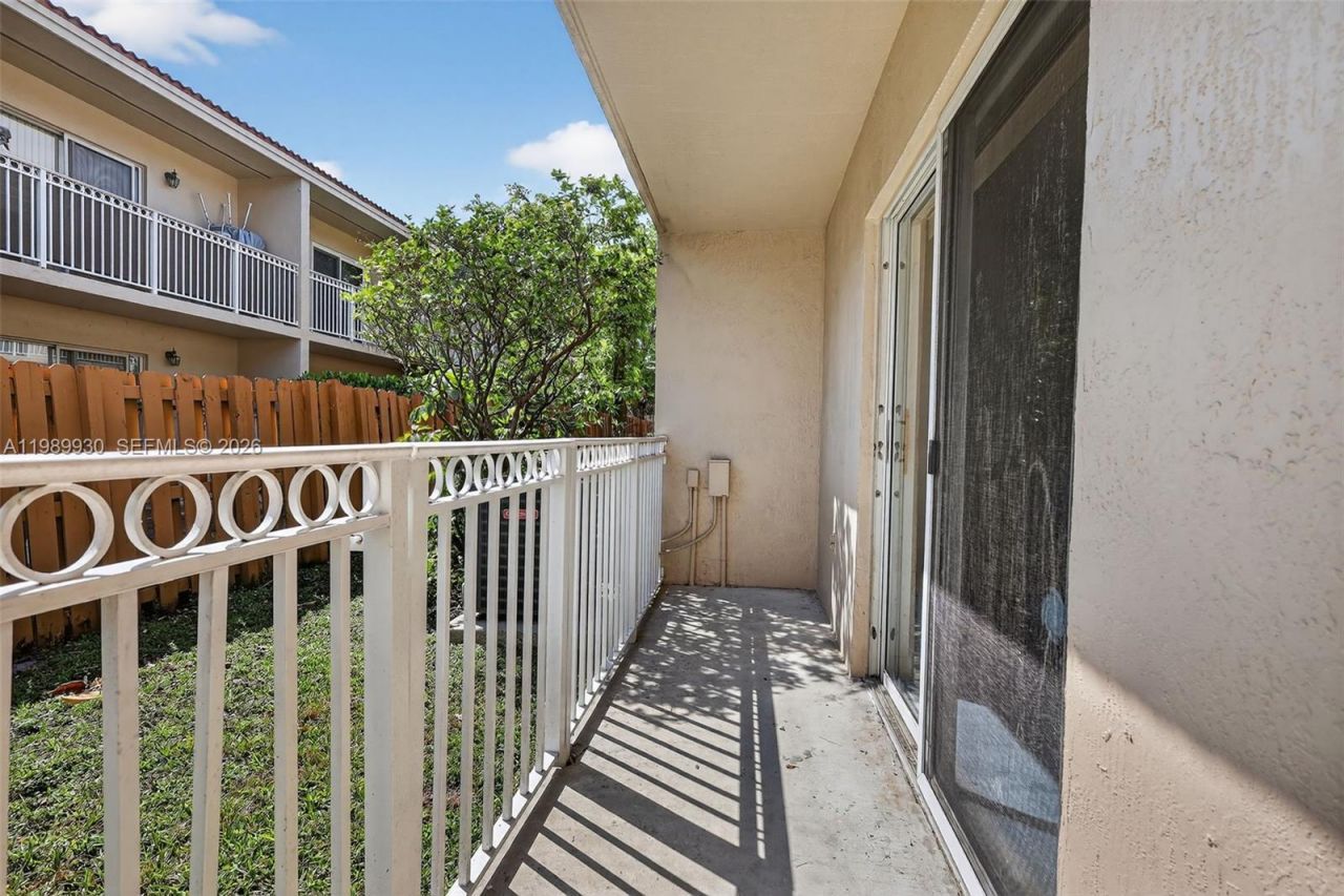 6802 NW 166th Ter, Unit 602, Miami Lakes, FL 33014 Photo