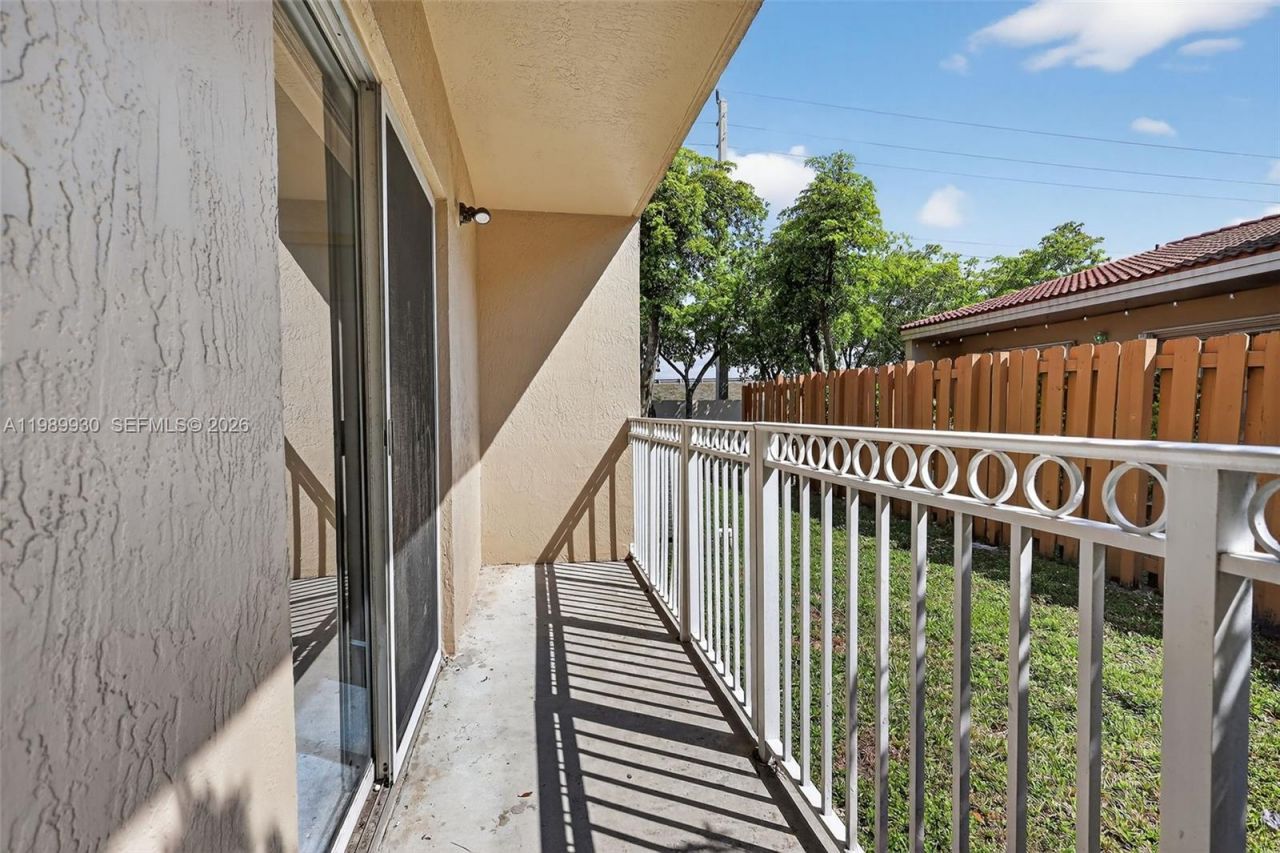 6802 NW 166th Ter, Unit 602, Miami Lakes, FL 33014 Photo