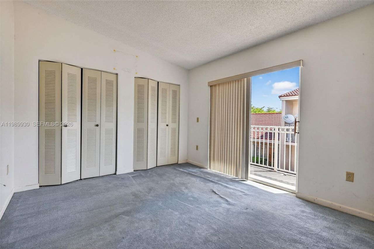 6802 NW 166th Ter, Unit 602, Miami Lakes, FL 33014 Photo