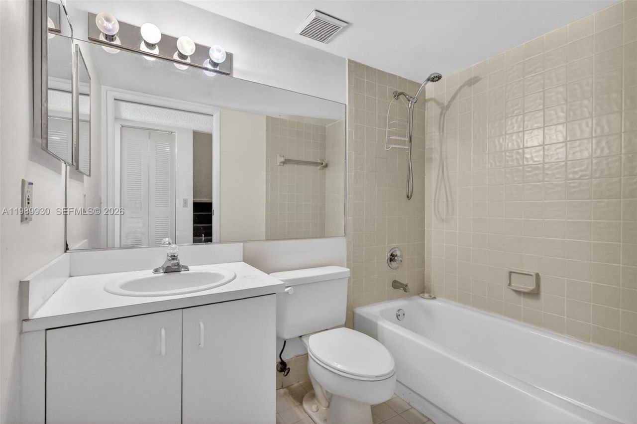 6802 NW 166th Ter, Unit 602, Miami Lakes, FL 33014 Photo