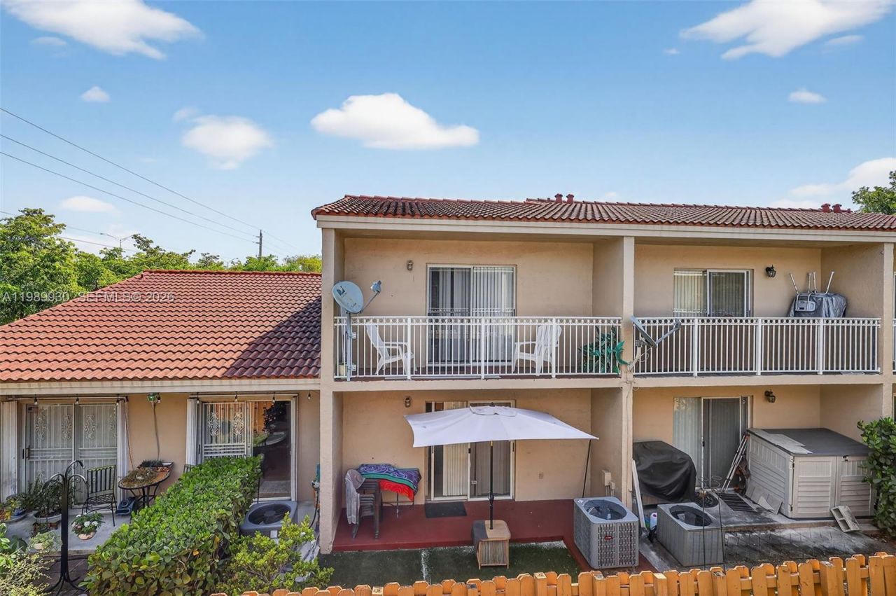 6802 NW 166th Ter, Unit 602, Miami Lakes, FL 33014 Photo