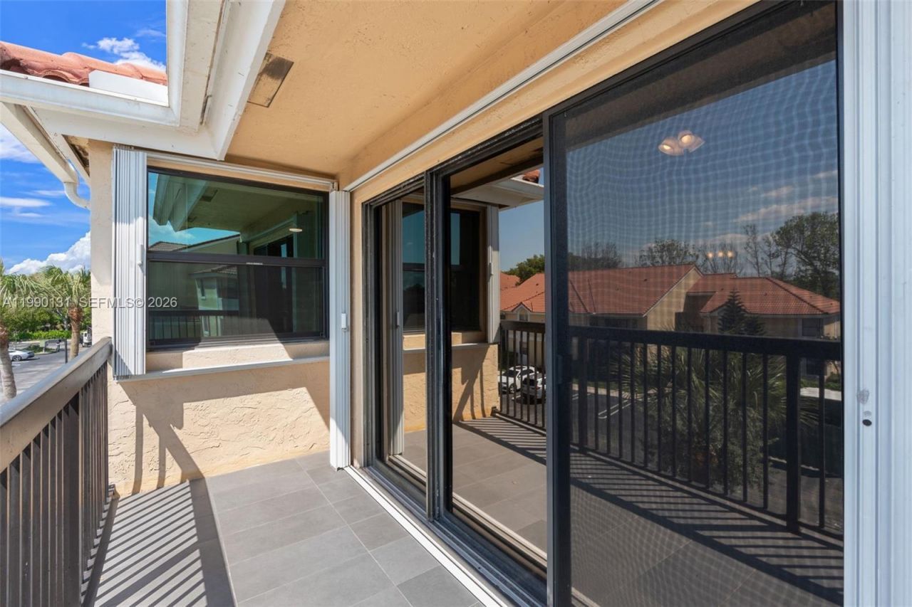 5761 Riverside Dr , Unit 304B4, Coral Springs, FL 33067 Photo