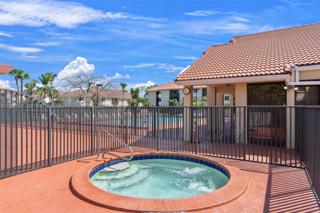 5761 Riverside Dr , Unit 304B4, Coral Springs, FL 33067 Photo