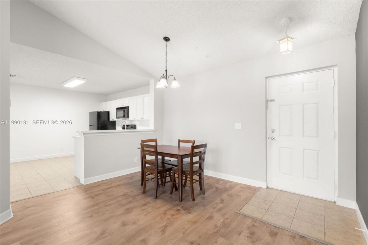 5761 Riverside Dr , Unit 304B4, Coral Springs, FL 33067 Photo