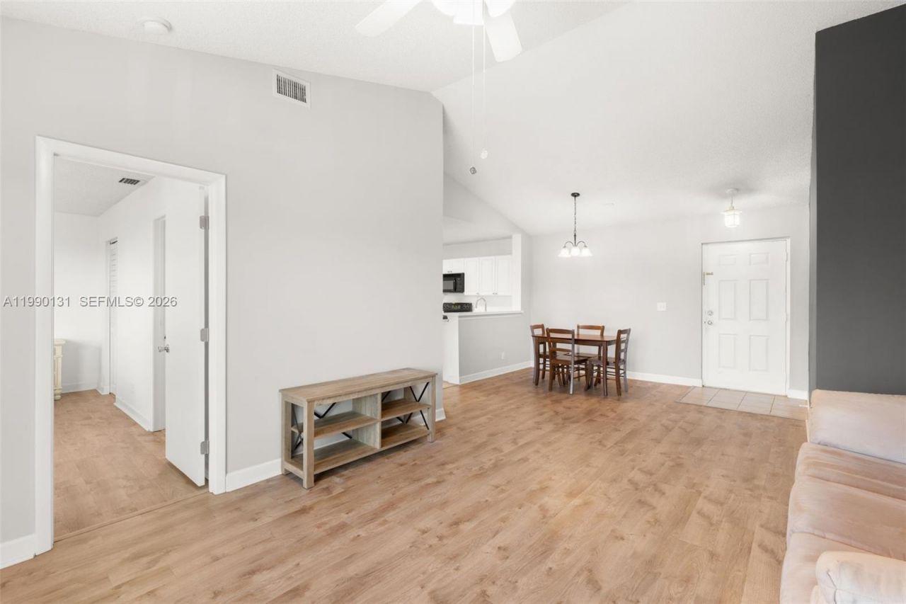 5761 Riverside Dr , Unit 304B4, Coral Springs, FL 33067 Photo