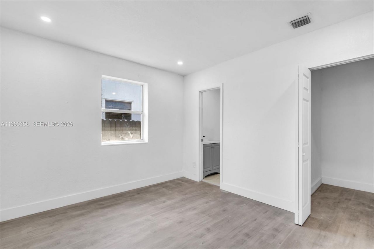 110 NE 171st St, North Miami Beach, FL 33162 Photo