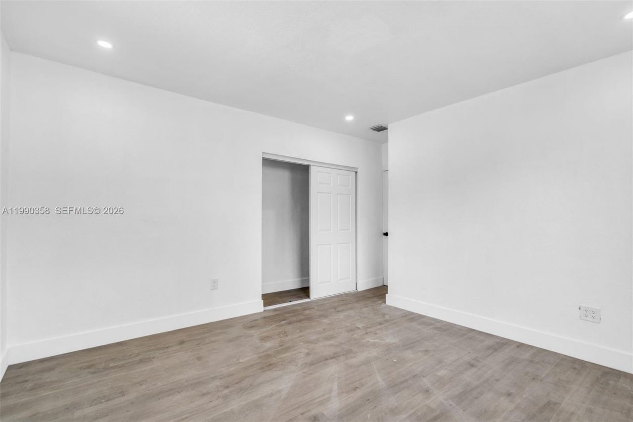 110 NE 171st St, North Miami Beach, FL 33162 Photo