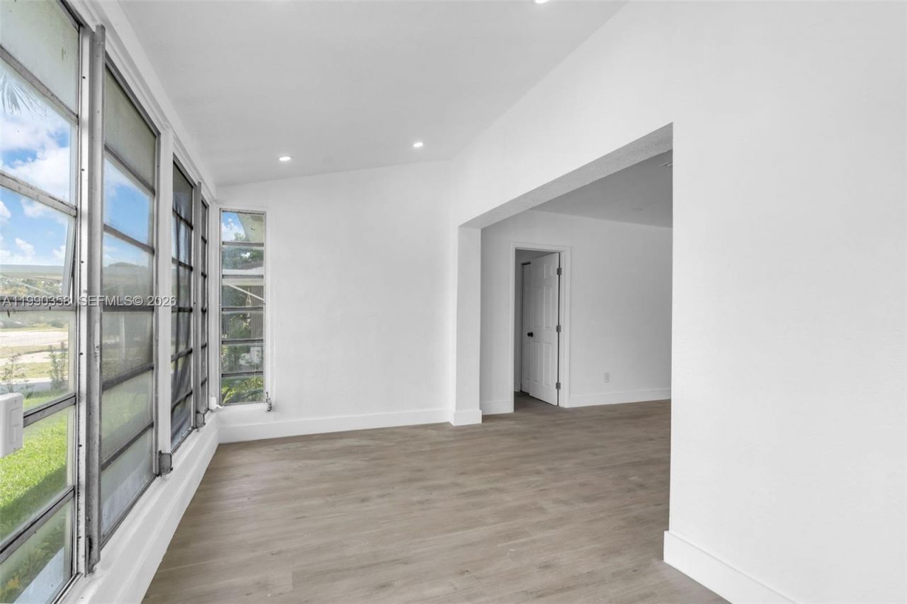 110 NE 171st St, North Miami Beach, FL 33162 Photo