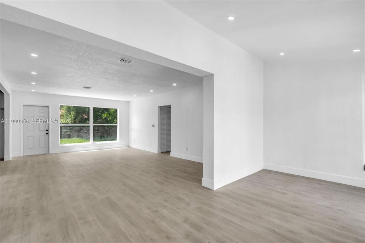 110 NE 171st St, North Miami Beach, FL 33162 Photo