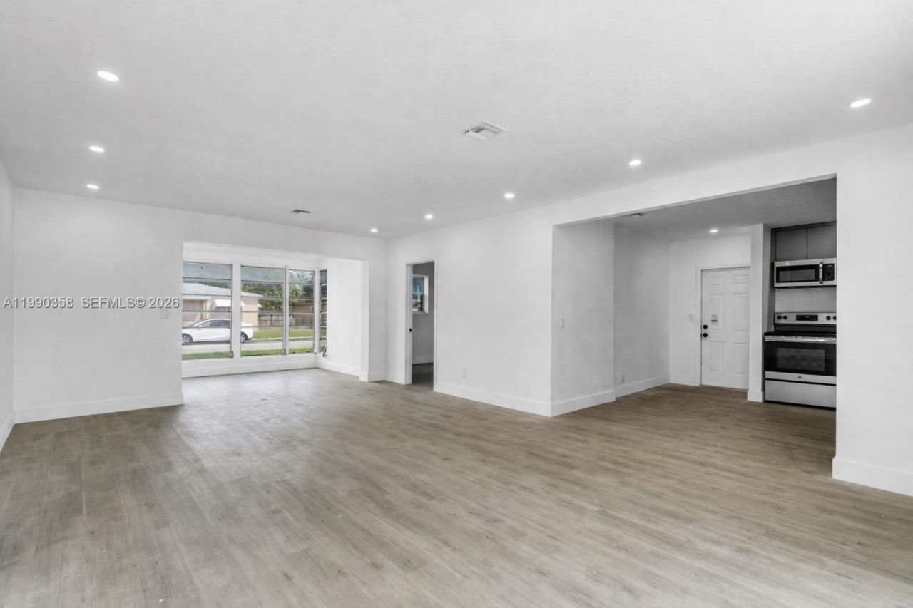 110 NE 171st St, North Miami Beach, FL 33162 Photo