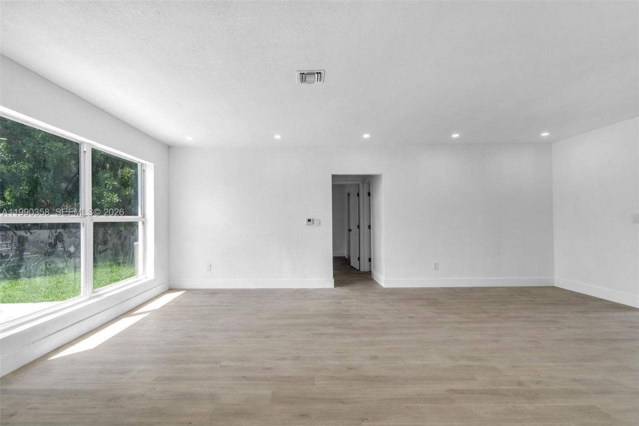 110 NE 171st St, North Miami Beach, FL 33162 Photo