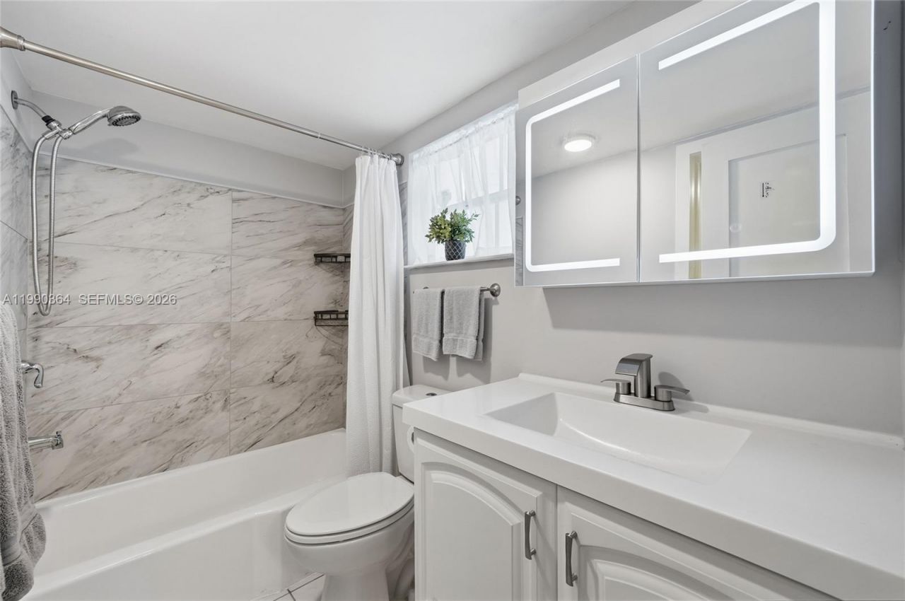 1200 Hillcrest Ct , Unit 306, Hollywood, FL 33021 Photo