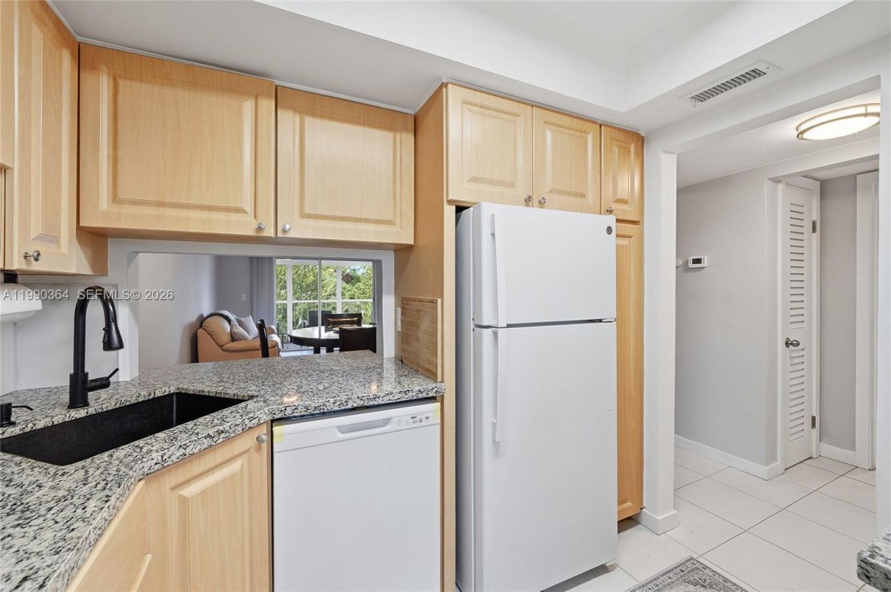 1200 Hillcrest Ct , Unit 306, Hollywood, FL 33021 Photo