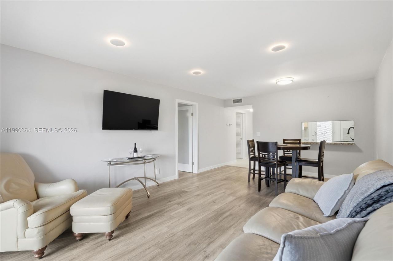 1200 Hillcrest Ct , Unit 306, Hollywood, FL 33021 Photo