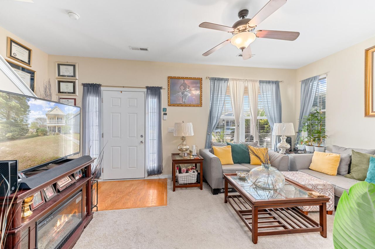 8924 Planters Row Lane Photo 4