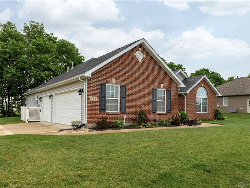 725 Loxley Lane, Troy, OH 45373 Photo 4