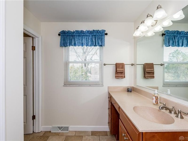 6571 Swissway Drive, Miami Township, OH 45459 Photo 38