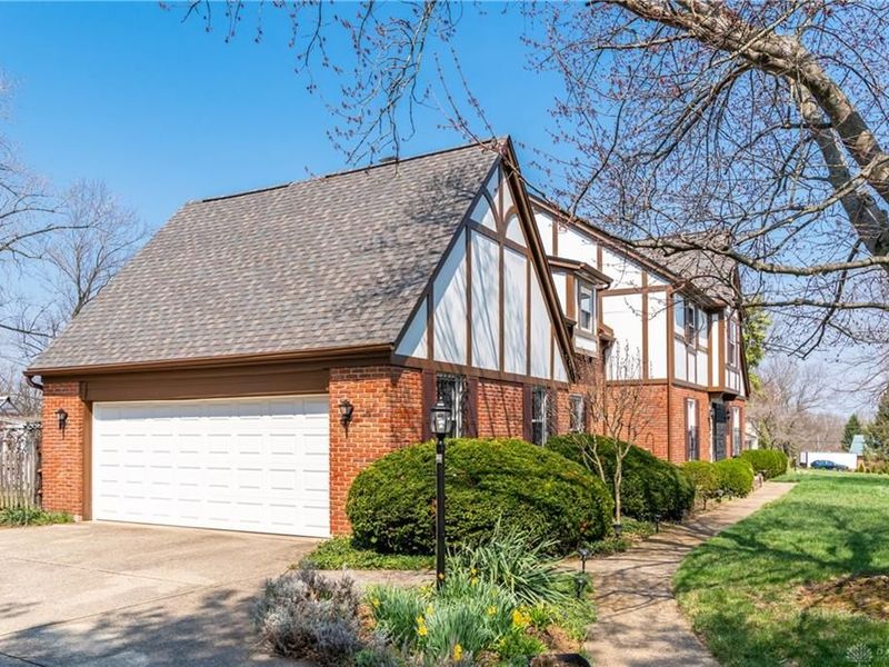 6571 Swissway Drive, Miami Township, OH 45459 Photo 4