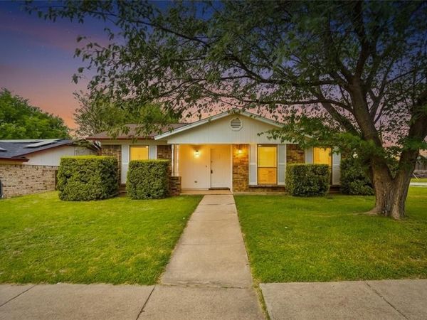 5900 Stardust Drive S, Watauga, TX 76148