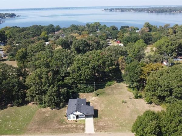 128 Crestwood Drive, Mabank, TX 75156