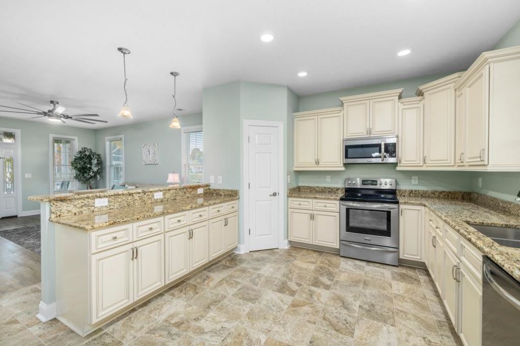 5211 Mount Pleasant Dr. Photo 6