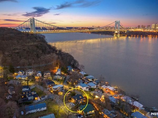 33 Colony Road, EDGEWATER, NJ 07020