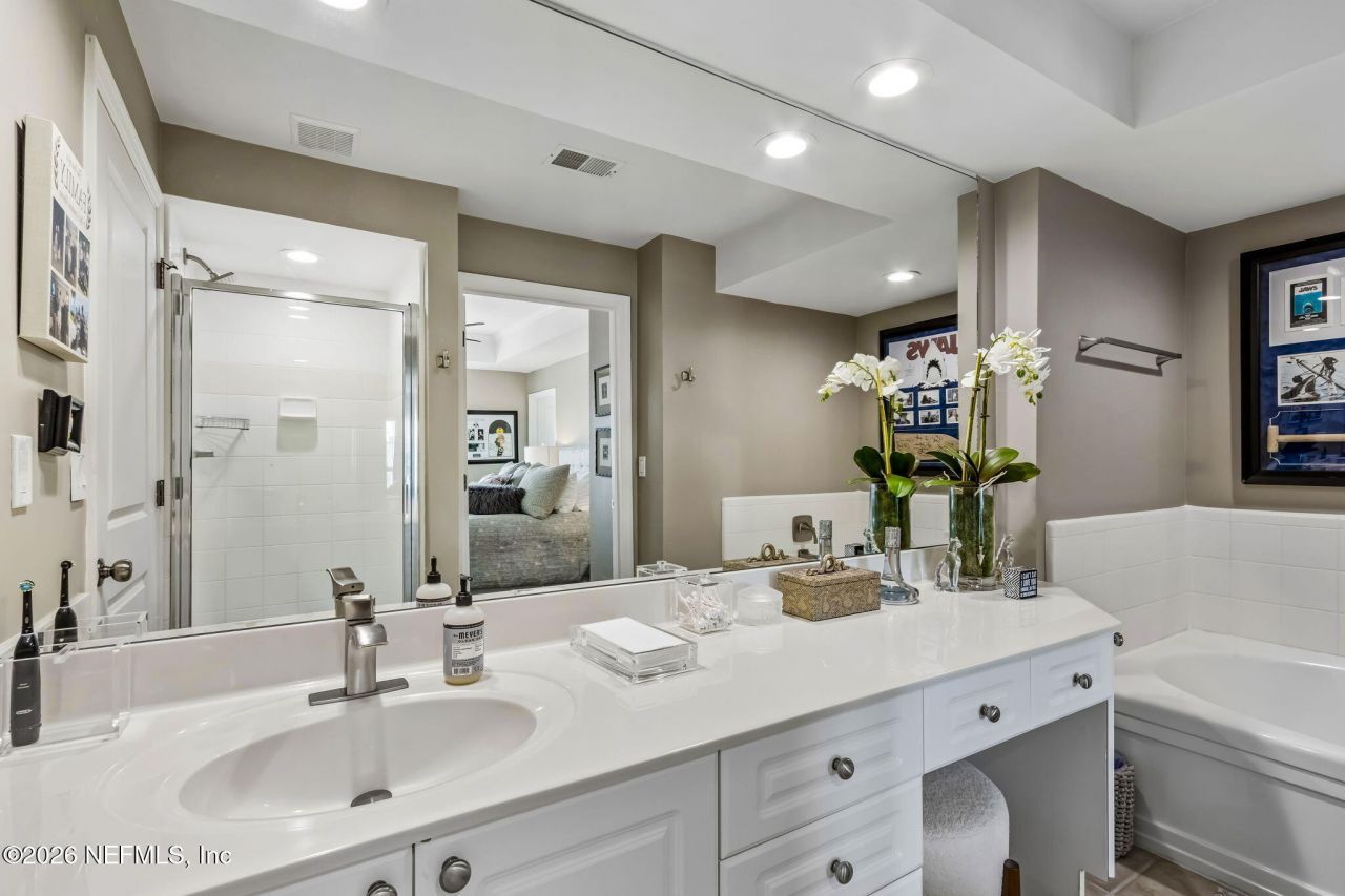 400 E Bay Street, Unit 1701, Jacksonville, FL 32202 Photo