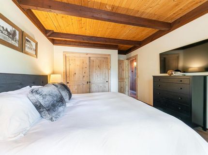 938 Country Club Drive, Tahoe City, CA 96145 Photo