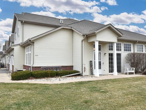 2424 Fox River PARKWAY, Unit F, Waukesha, WI 53189