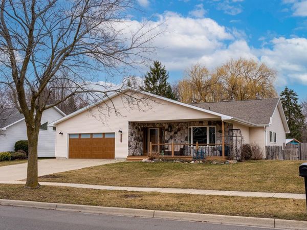 1225 Abbey Lane, Mt Pleasant, MI 48858