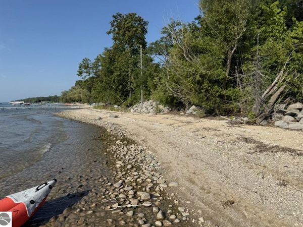 7608 Peninsula Road, Traverse City, MI 49686