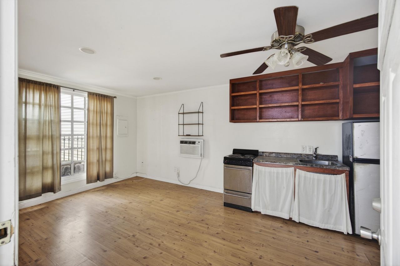 69 Washington Street Photo 32