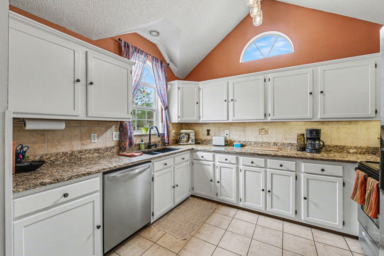 358 Arlington Drive Photo 10