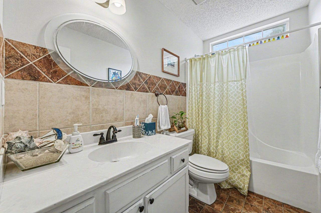 358 Arlington Drive Photo 18