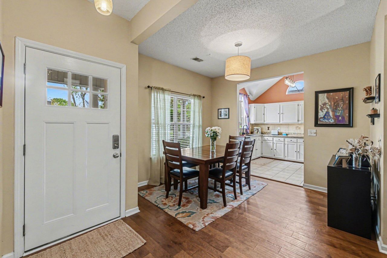 358 Arlington Drive Photo 5