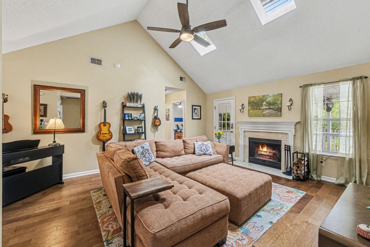 358 Arlington Drive Photo 7