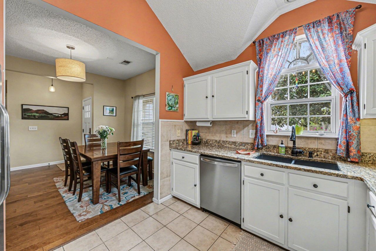 358 Arlington Drive Photo 8